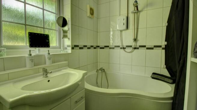 Family Bathroom (bath & sink)