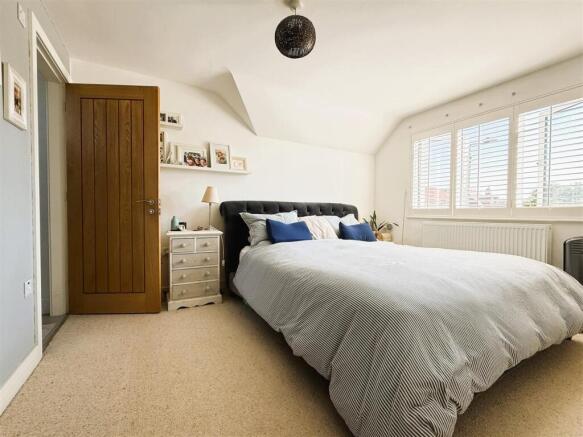 4 bed Detached for sale Image 10