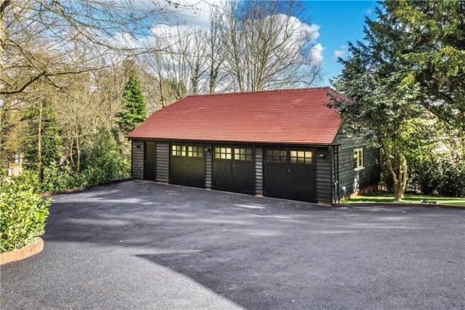Triple Bay Garage
