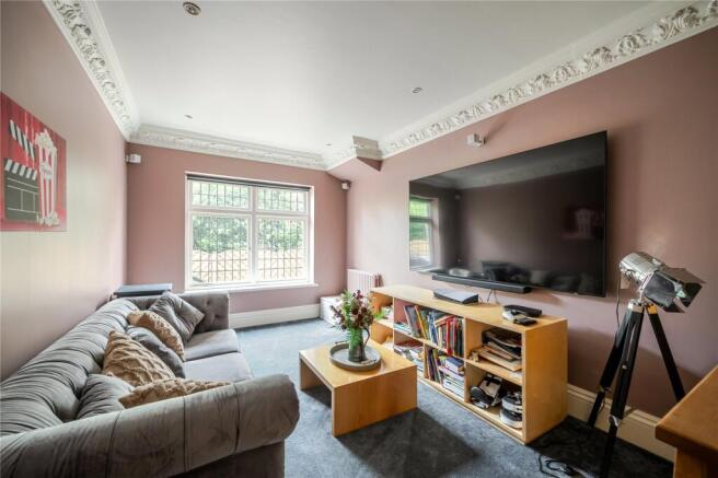 5 bed Detached for sale Image 8