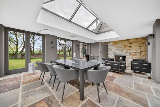 4 bed Detached for sale Image 7