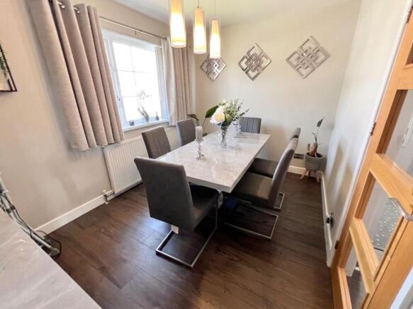 4 bed Semi-Detached for sale Image 12