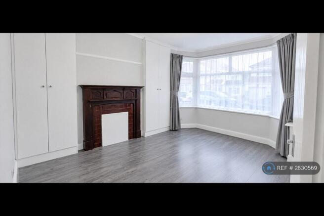 Ground Floor Double Bedroom 4