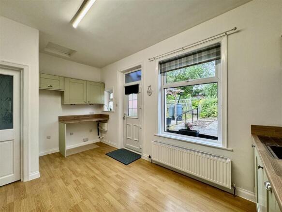 3 bed Semi-Detached Bungalow for sale Image 9