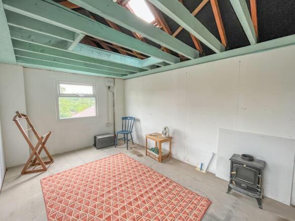 Useful outbuilding with 2 rooms