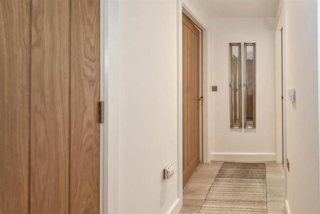 2 bed Apartment for sale Image 5
