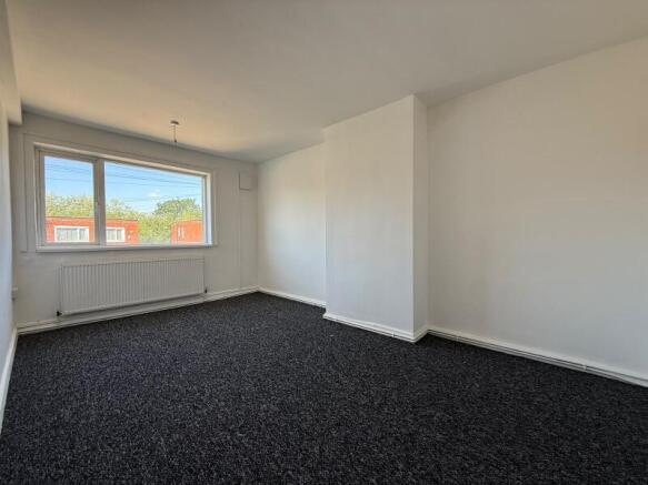 3 bed Terraced to rent Image 5