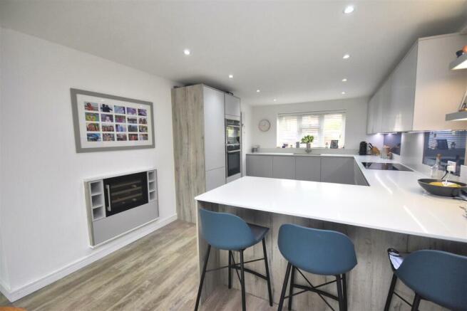 Kitchen 1.jpg