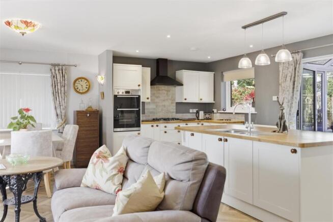 16 Kingfisher Crescent 8.jpg