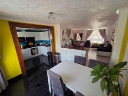 57, Milburn Road, Bedford MK41 0PE