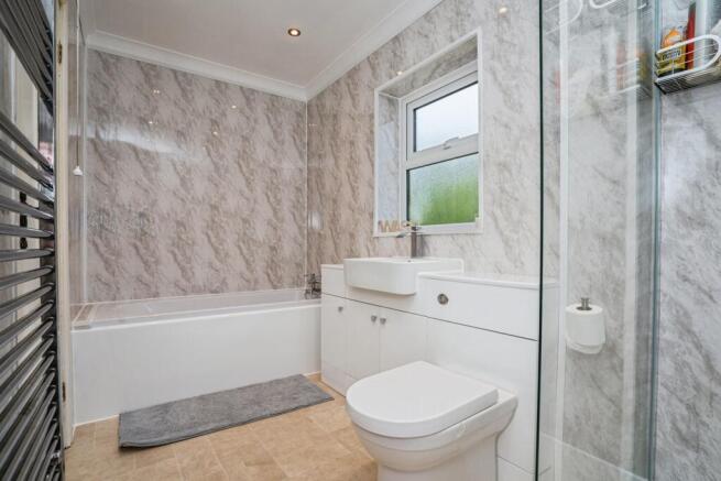 4 bed Detached for sale Image 11