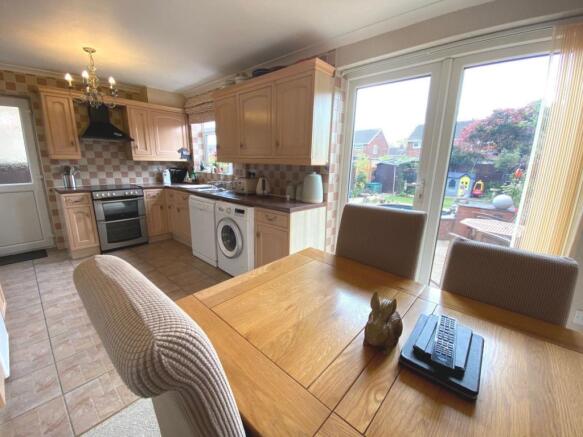 KITCHEN/DINING ROOM