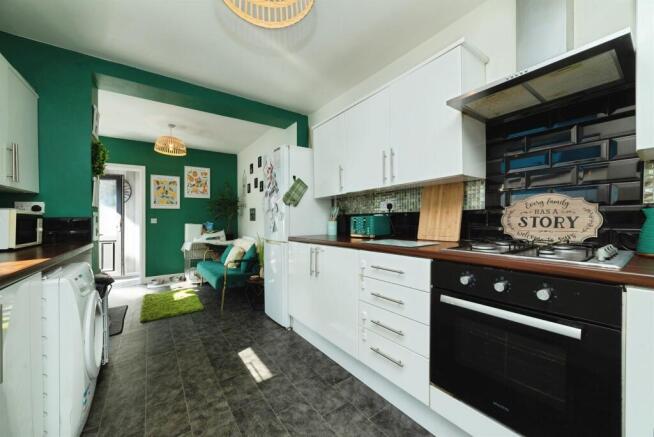 3 bed Terraced for sale Image 8