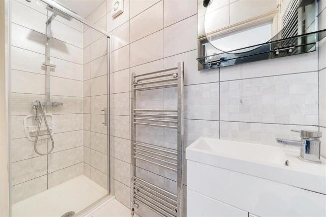 En Suite Shower Room: