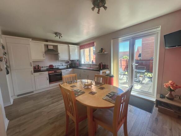 4 bed Town House for sale Image 7