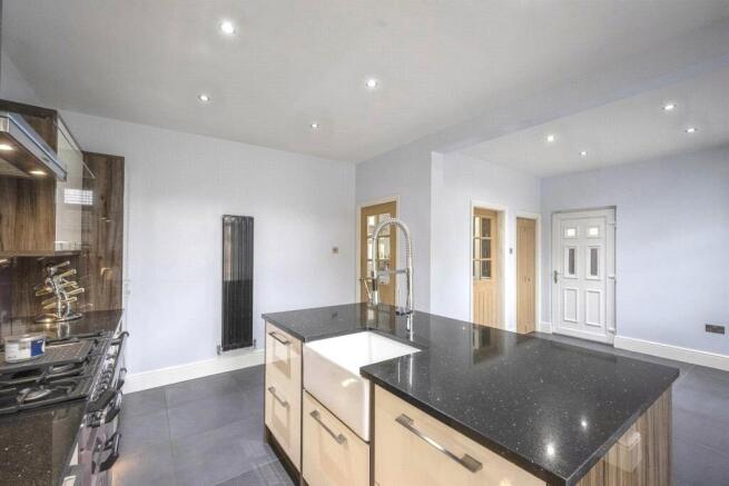 3 bed Semi-Detached for sale Image 11