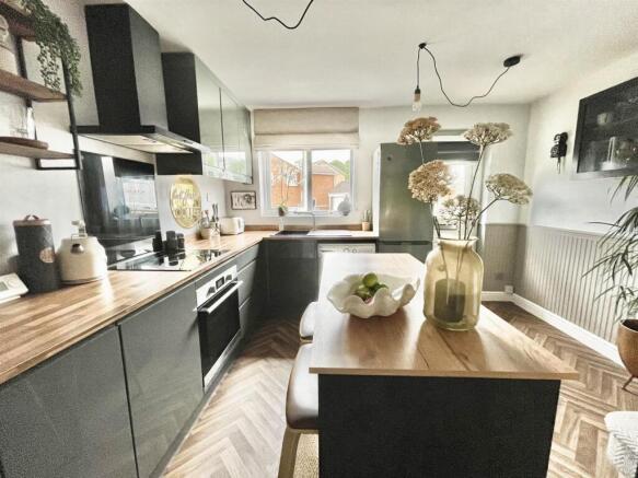 2 bed Semi-Detached for sale Image 7