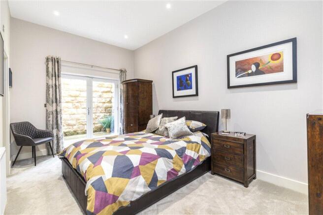 5 bed Detached for sale Image 10
