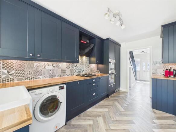 Kitchen 1.jpg