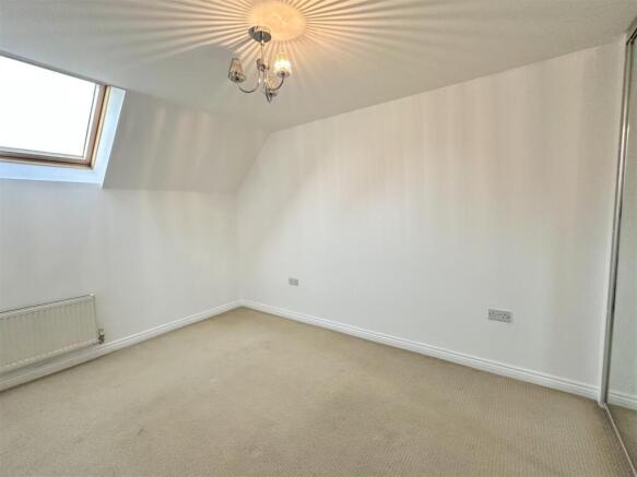 4 bed House for sale Image 5