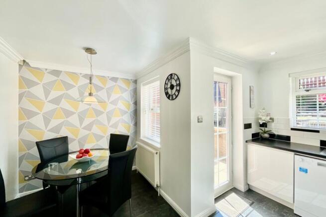 4 bed Detached for sale Image 8