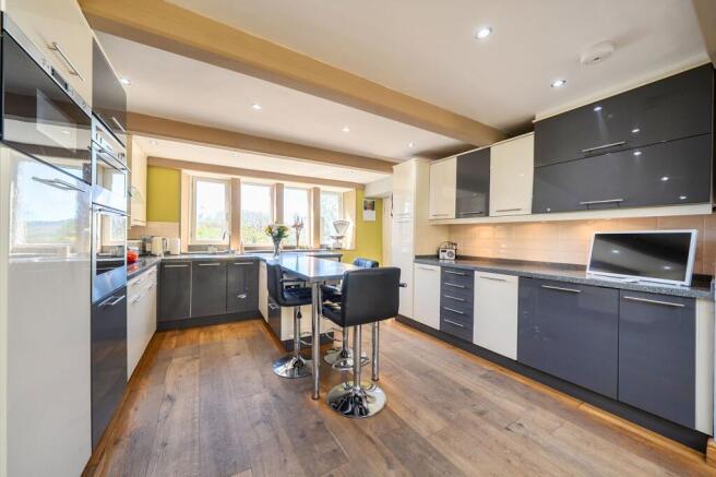4 bed Detached for sale Image 5