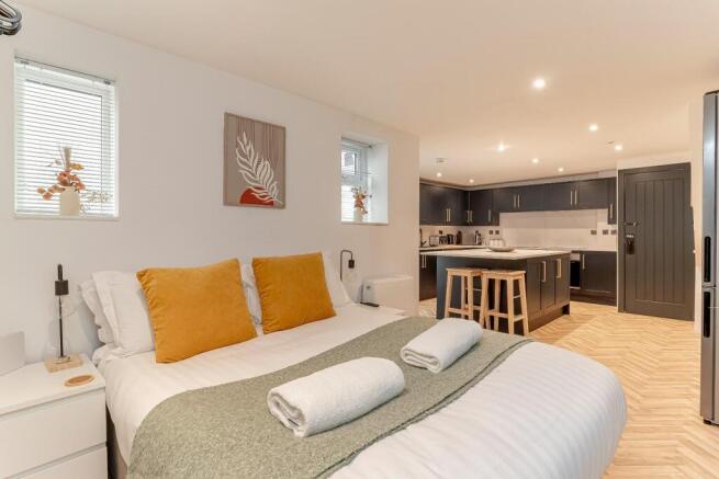 9 bed Town House for sale Image 9