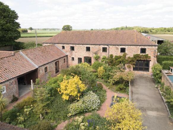 Office Barn & Courtyard