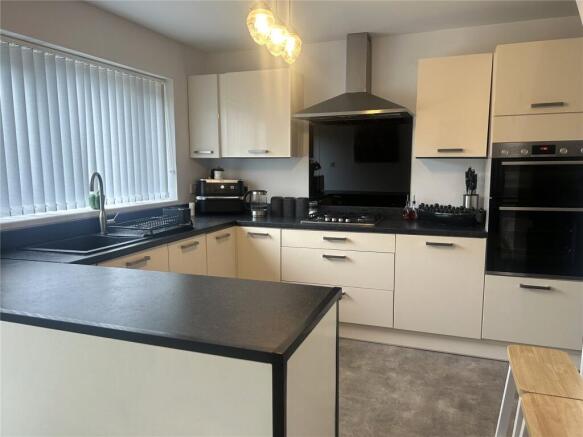 2 bed Semi-Detached for sale Image 6