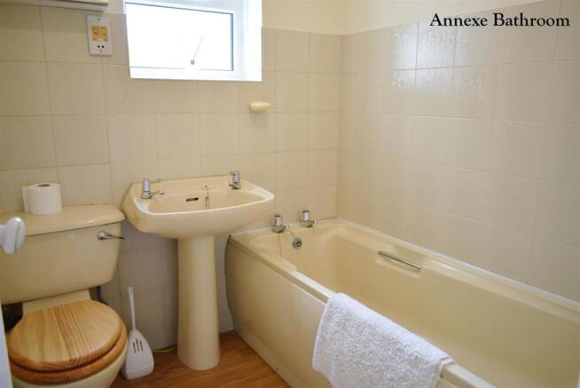 Annexe Bath 1.JPG