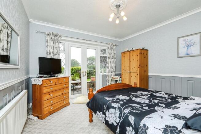 5 bed Detached Bungalow for sale Image 10