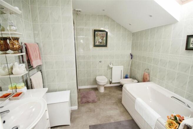 En-Suite Bath/Shower