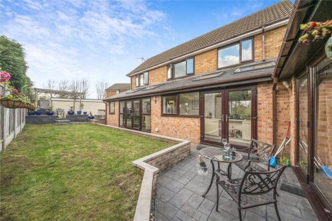 5 bed Detached for sale Image 12