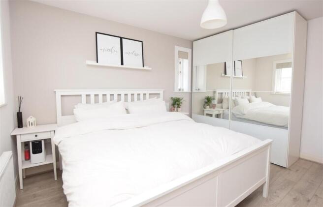 Bedroom 1 V2.JPG