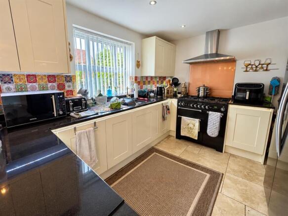 Kitchen (2).JPEG