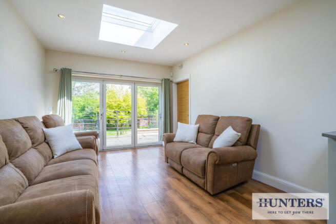 6 bed Detached for sale Image 10