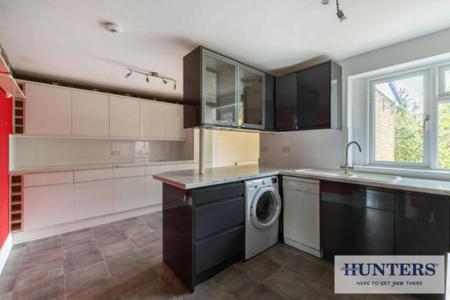 3 bed Semi-Detached for sale Image 9