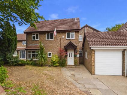 Chewton Close, Duston, NN5 6AW