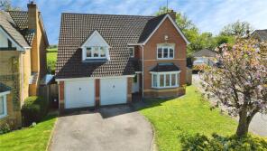 15, Hunters Way, Reading RG7 1HW