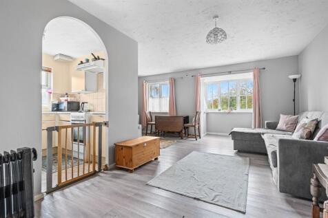 Pinewood Mews, Oaks Road, Stanwell, Staines-upon-Thames, TW19