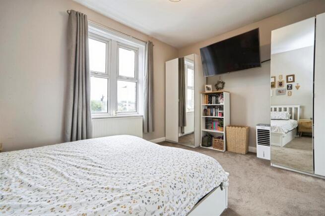 2 bed Semi-Detached for sale Image 7