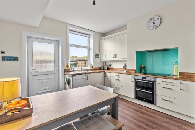 3 bed House for sale Image 6