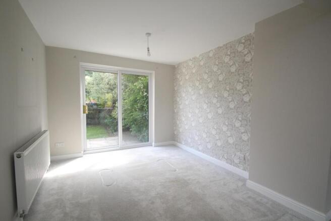 4 bed House to rent Image 6