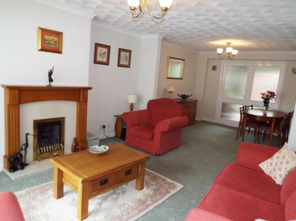 Lounge/Dining Room