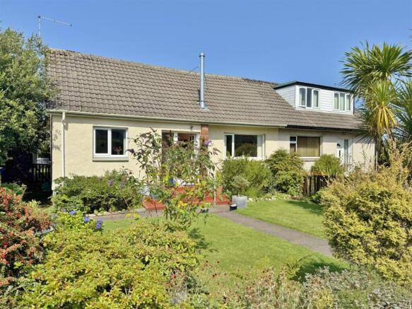 Front 17 Brathwick Place