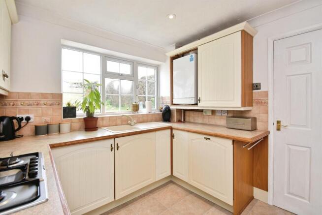 4 bed Detached for sale Image 12