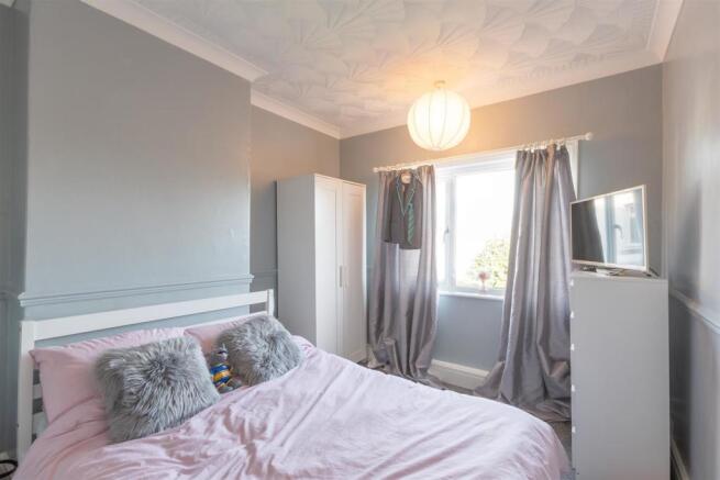 Bedroom 1.jpg