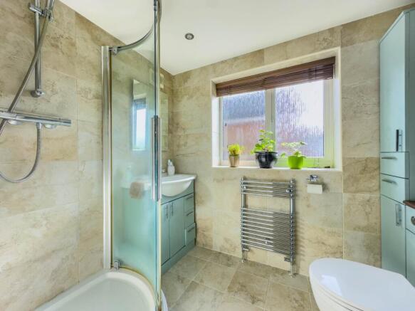 4 bed Detached for sale Image 11