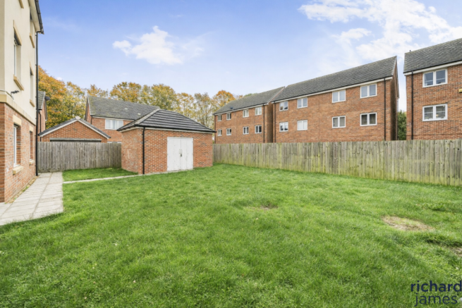 suburbanbackyardwithautumntrees