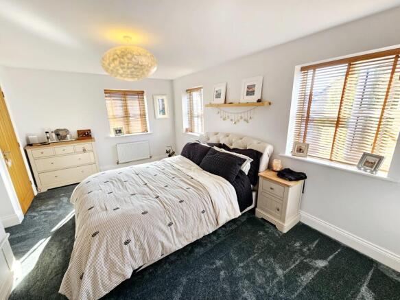 4 bed Detached for sale Image 10